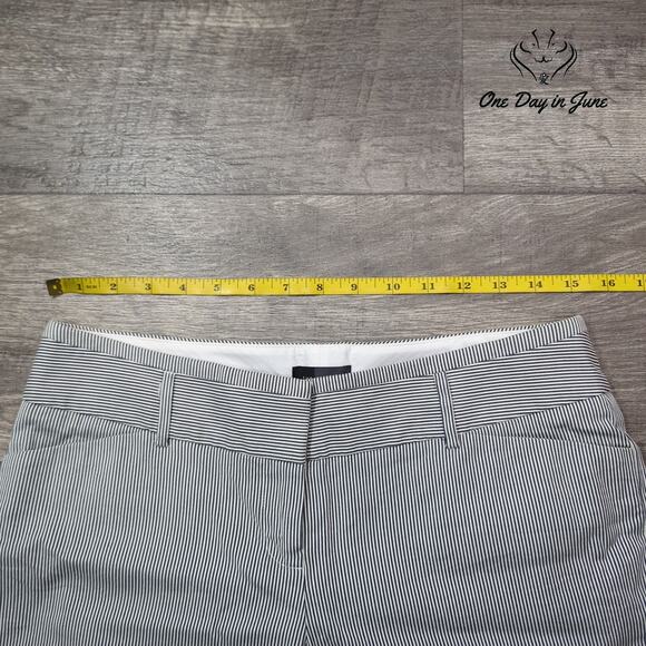 The Limited Striped Flat Front Shorts Size 4 - Picture 3 of 7